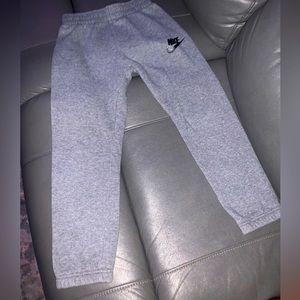 Excellent condition kids Nike joggers. Size 6